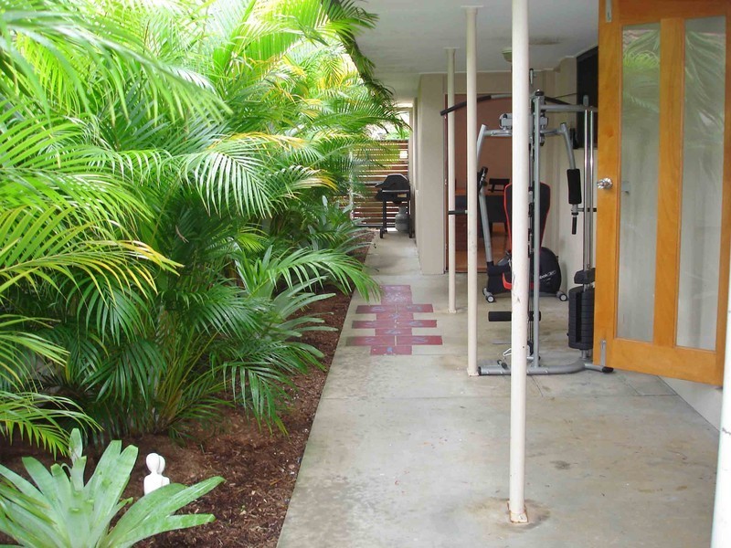 8 Denawen Street, Palm Beach QLD 4221