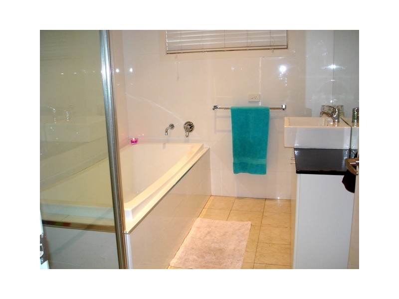 8 Denawen Street, Palm Beach QLD 4221