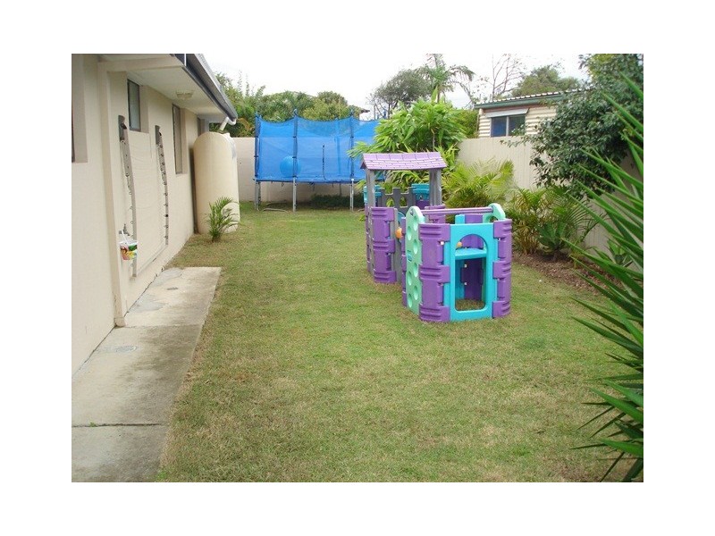 8 Denawen Street, Palm Beach QLD 4221