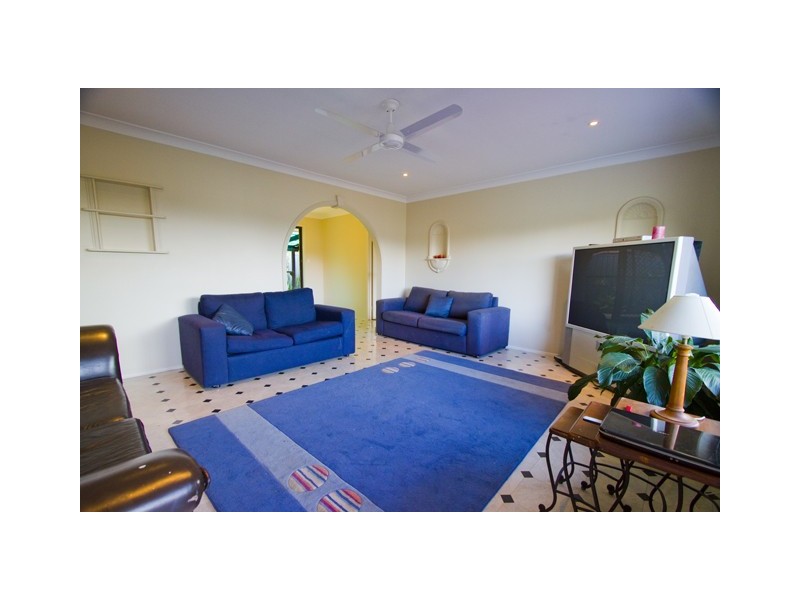 12 Ling Place, Palm Beach QLD 4221