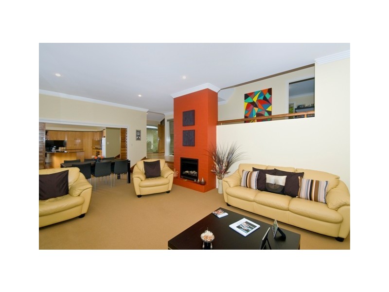 19 Sehmish Court, Mudgeeraba QLD 4213