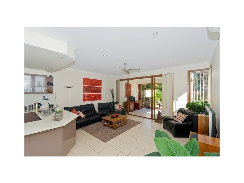 2/10 Bali Avenue, Palm Beach QLD 4221