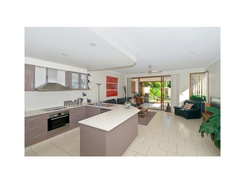 2/10 Bali Avenue, Palm Beach QLD 4221