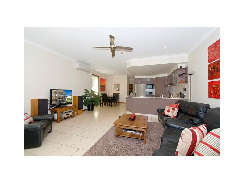 2/10 Bali Avenue, Palm Beach QLD 4221