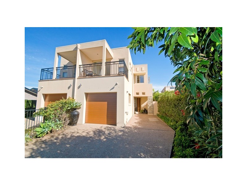 2/10 Bali Avenue, Palm Beach QLD 4221