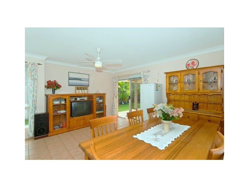 16 Typha Place, Elanora QLD 4221