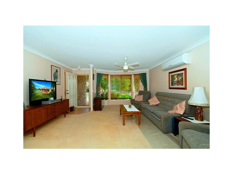 16 Typha Place, Elanora QLD 4221