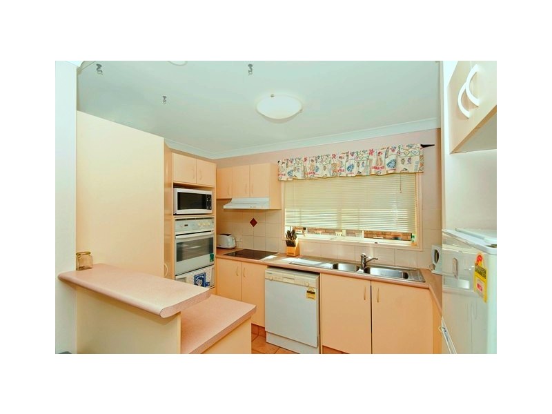 16 Typha Place, Elanora QLD 4221