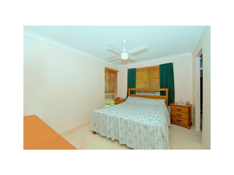 16 Typha Place, Elanora QLD 4221