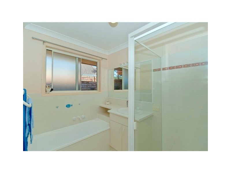 16 Typha Place, Elanora QLD 4221