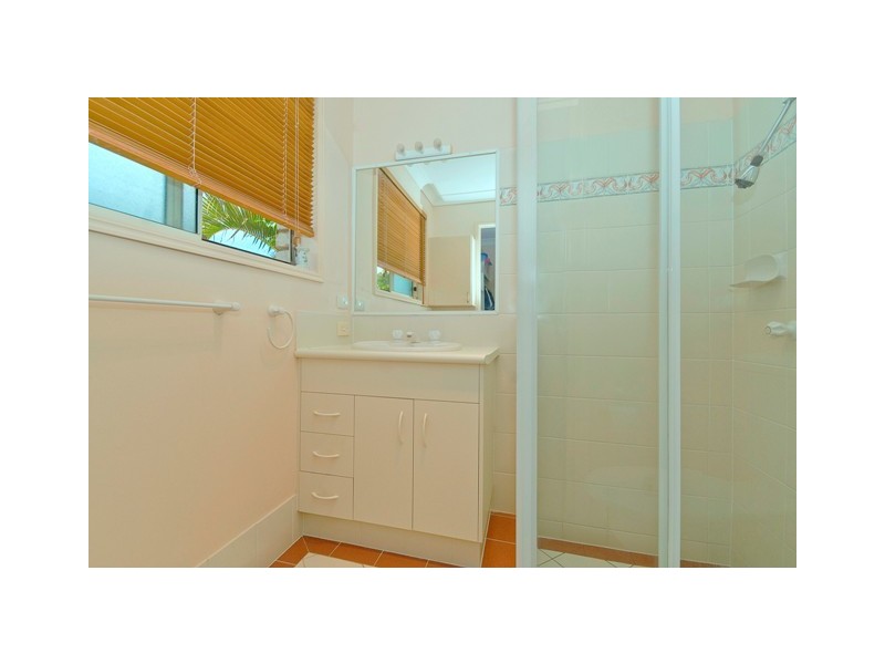 16 Typha Place, Elanora QLD 4221