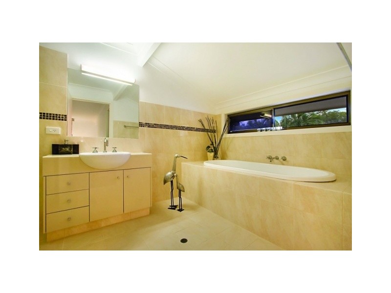 152 Tallebudgera Drive, Palm Beach QLD 4221