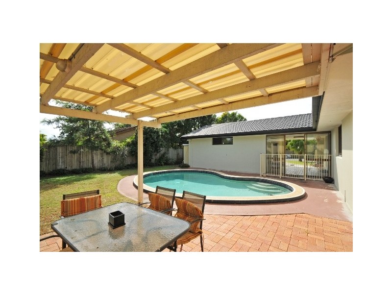 5 Barberry Court, Palm Beach QLD 4221