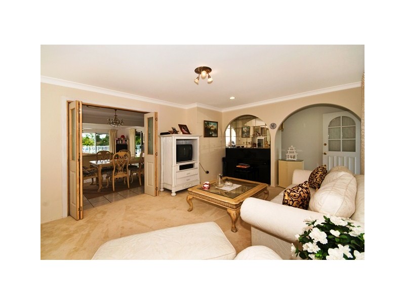 6 Mainsail Street, Currumbin Waters QLD 4223