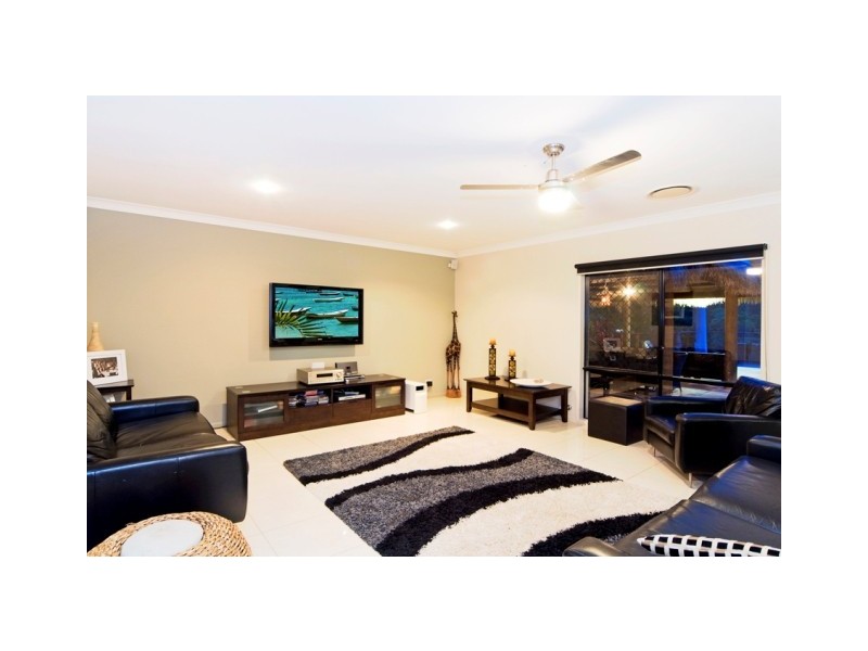 16 Chestnut Street, Elanora QLD 4221