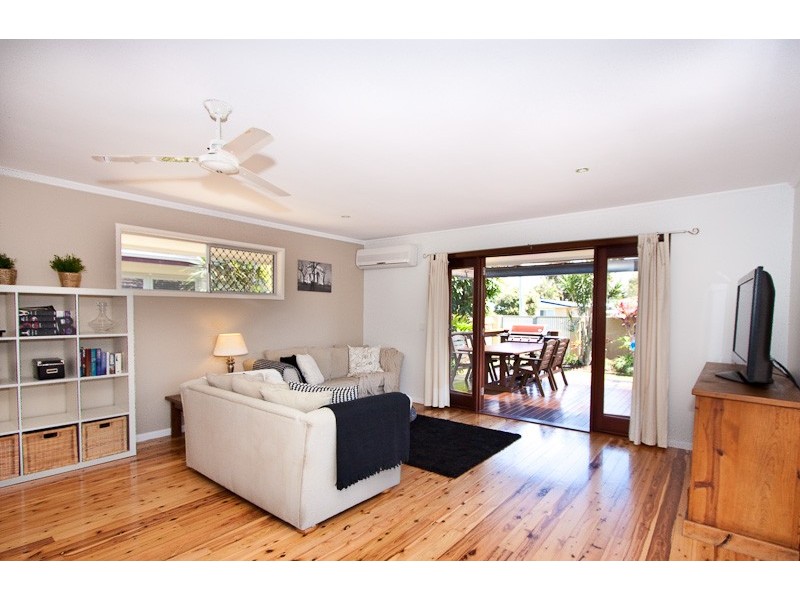 90 Tahiti Avenue, Palm Beach QLD 4221