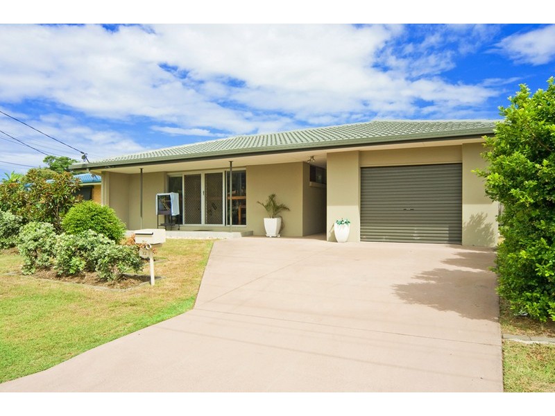 32 Tatha Avenue, Palm Beach QLD 4221