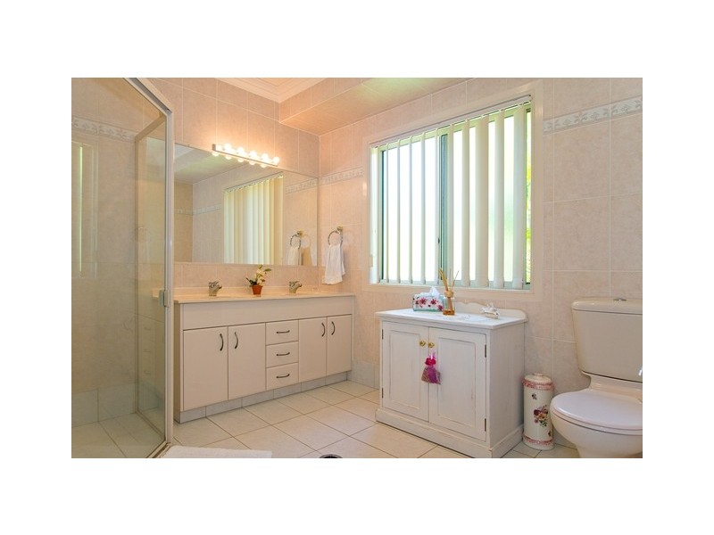 2 Fiddlewood Place, Reedy Creek QLD 4227