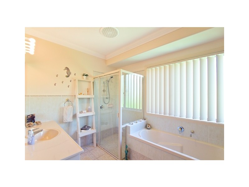 2 Fiddlewood Place, Reedy Creek QLD 4227