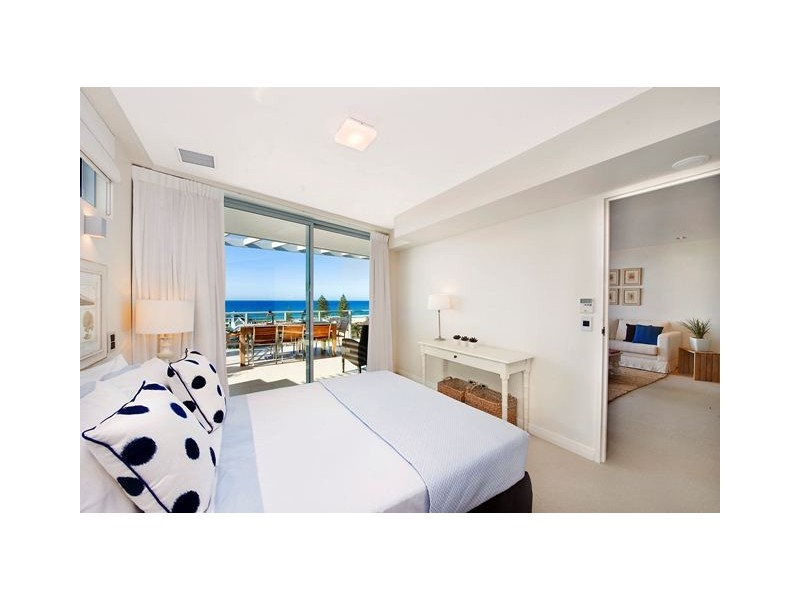 10 Fifth Avenue, Palm Beach QLD 4221