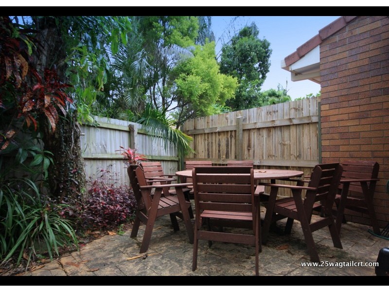 4/25 Wagtail  Court, Burleigh Waters QLD 4220