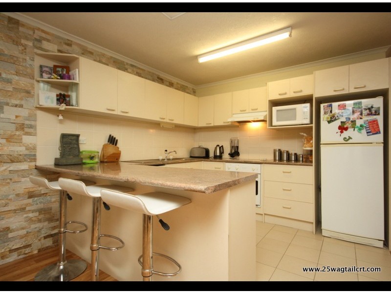 4/25 Wagtail  Court, Burleigh Waters QLD 4220