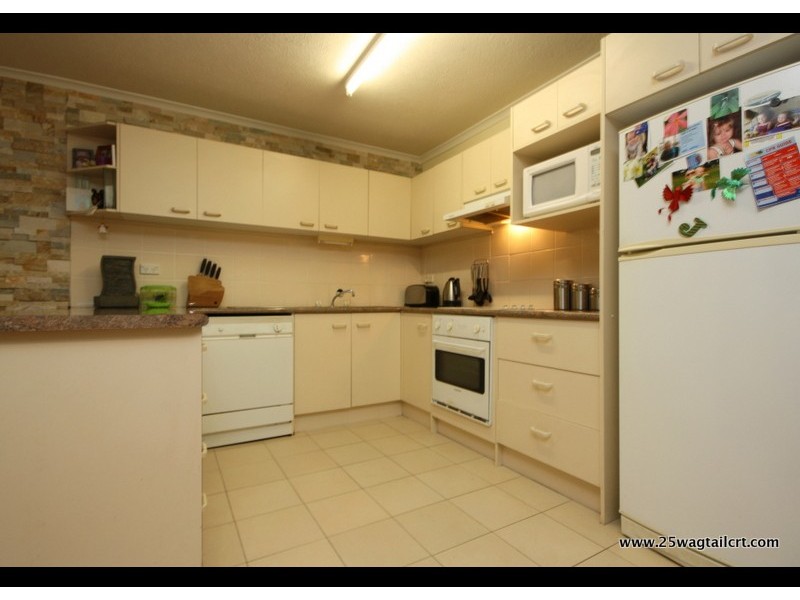 4/25 Wagtail  Court, Burleigh Waters QLD 4220