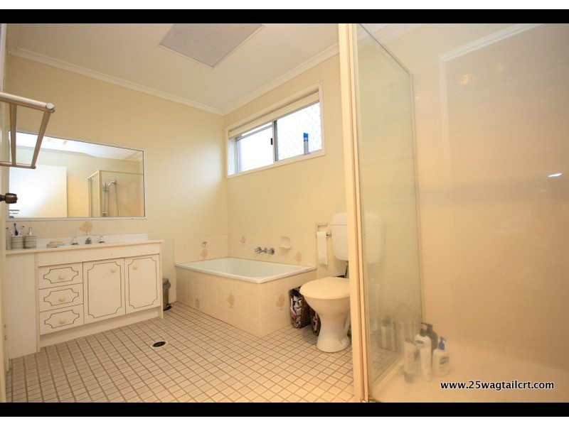 4/25 Wagtail  Court, Burleigh Waters QLD 4220