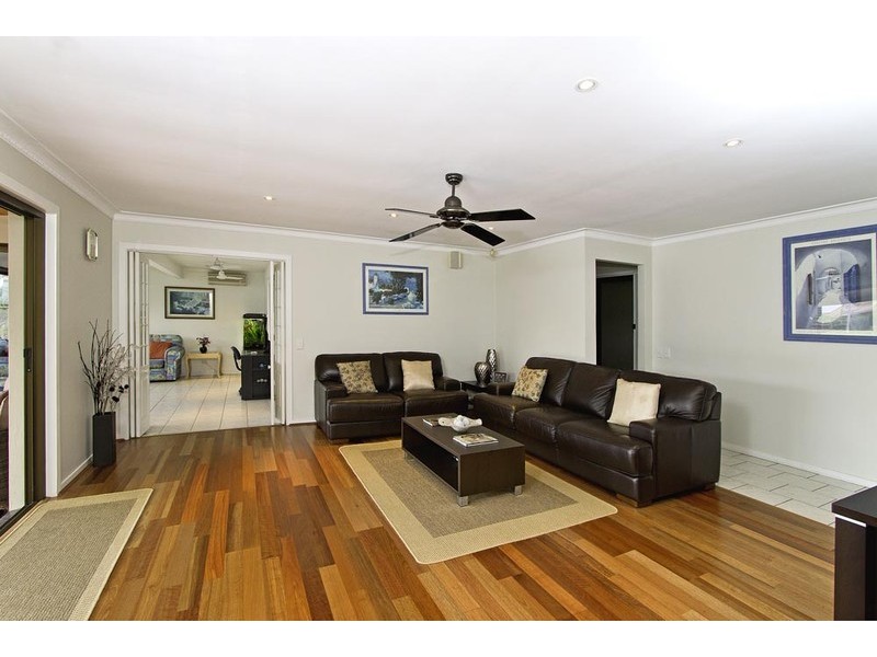 4 Kingfish Court, Palm Beach QLD 4221