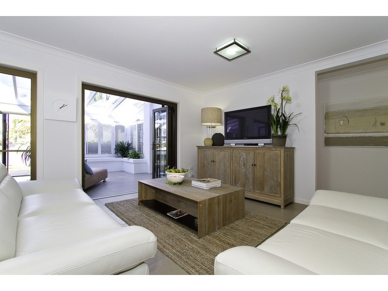 152 Tallebudgera Drive, Palm Beach QLD 4221