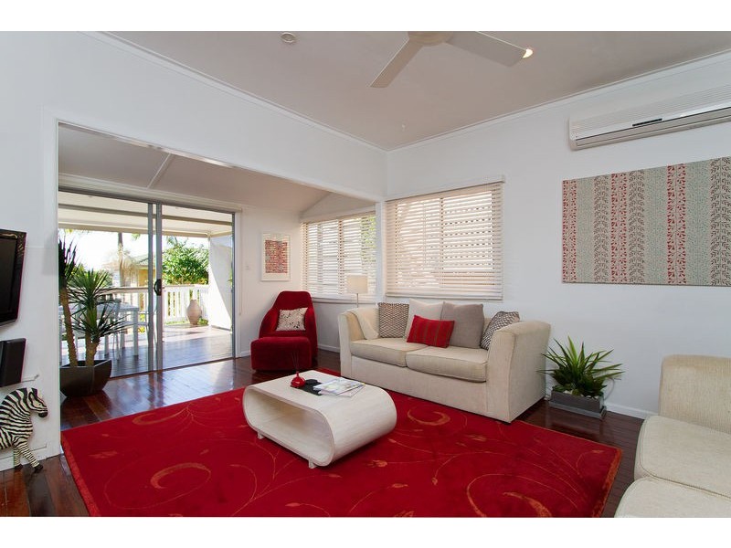 9 East Street, Burleigh Heads QLD 4220