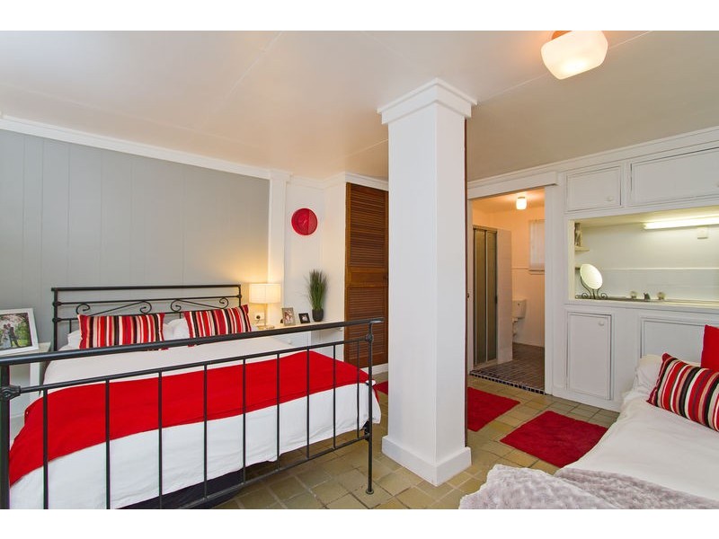 9 East Street, Burleigh Heads QLD 4220