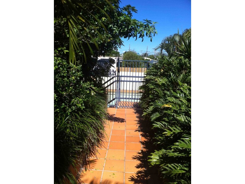 4/31 Mawarra, Chevron Island QLD 4217