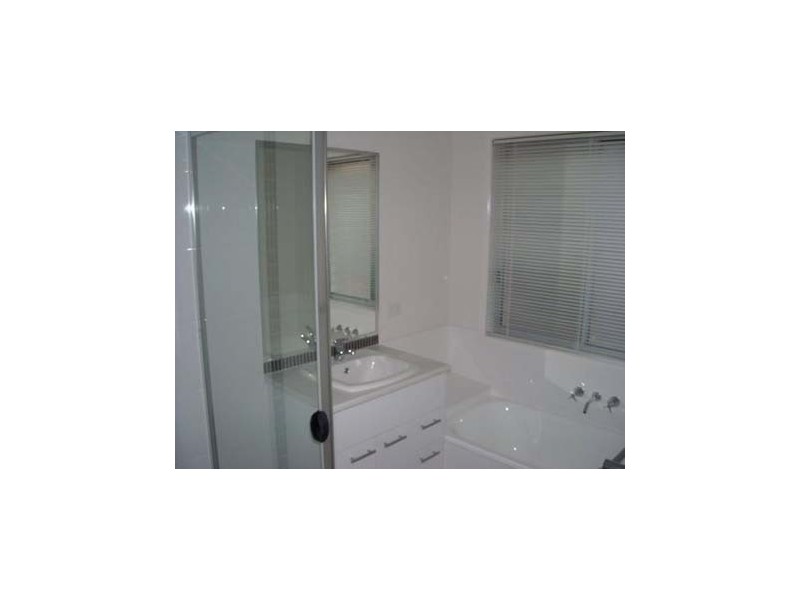 20 Faraday Crescent, Pacific Pines QLD 4211