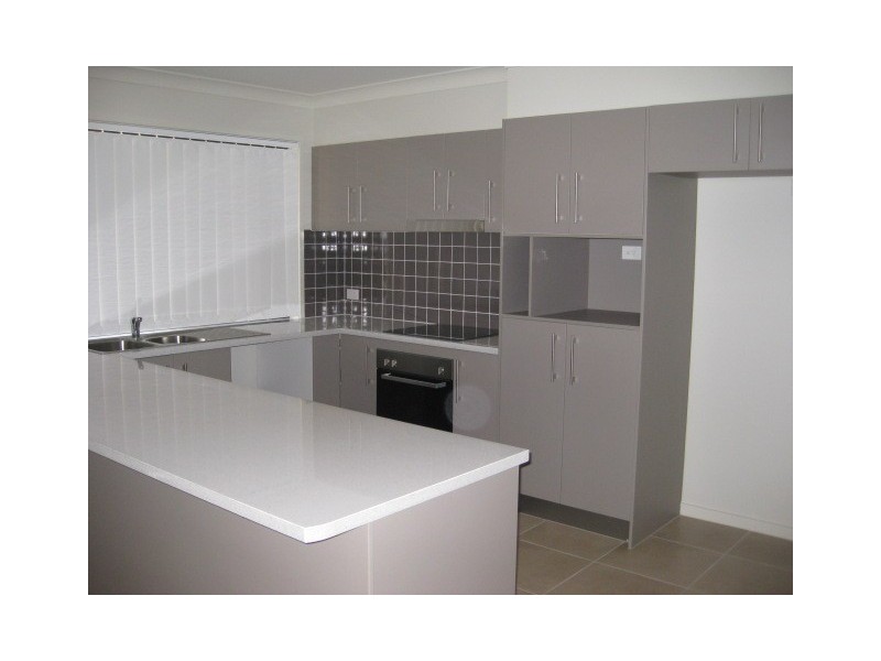 208 Barrington Court, Waterford QLD 4133