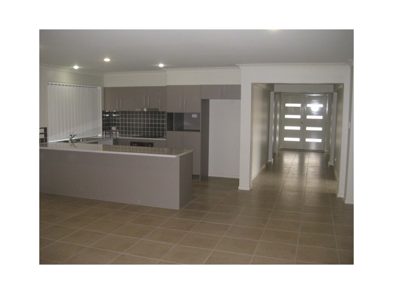 208 Barrington Court, Waterford QLD 4133