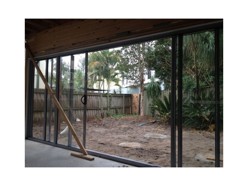 28 Oak Ave, Surfers Paradise QLD 4217