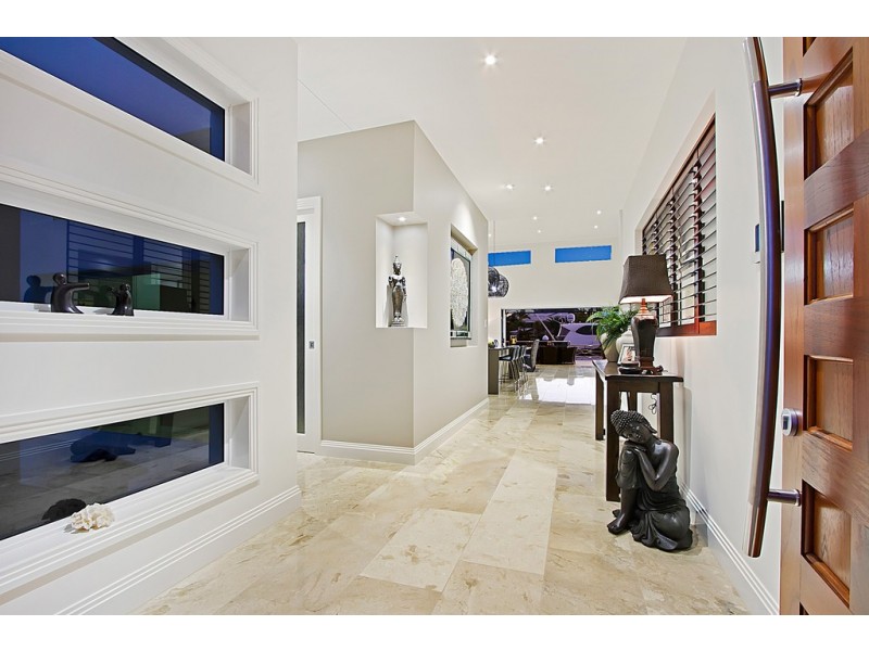 16 ANCHORAGE DRIVE, Raby Bay QLD 4163