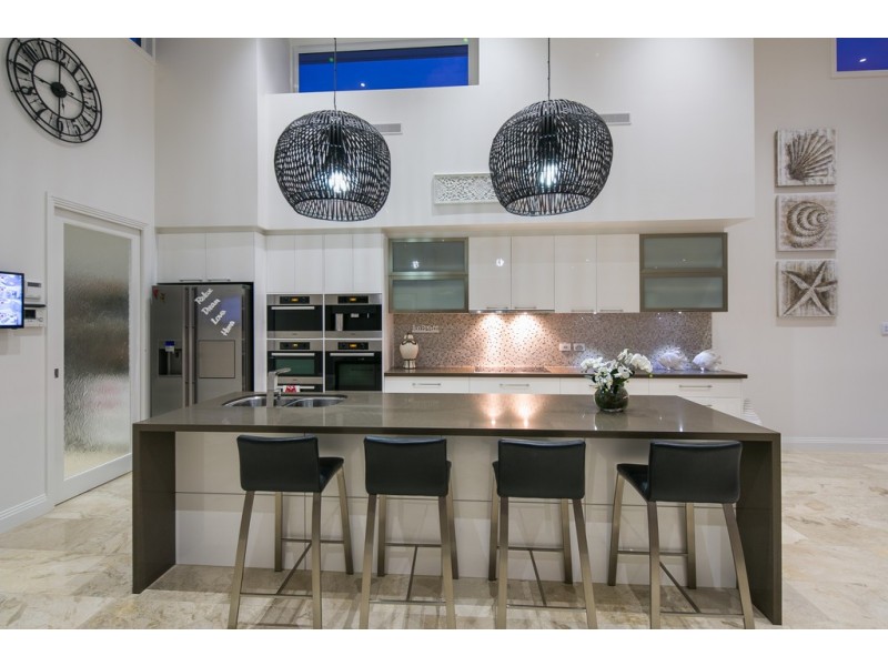 16 ANCHORAGE DRIVE, Raby Bay QLD 4163