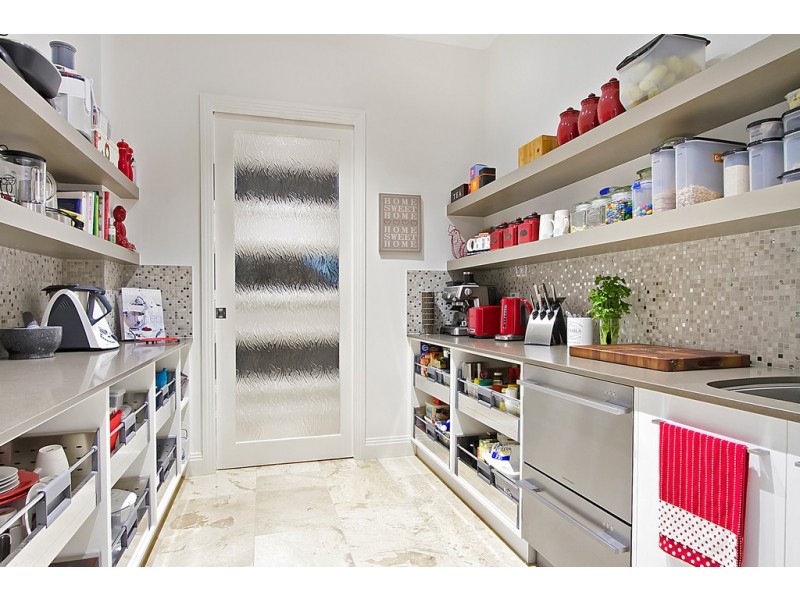 16 ANCHORAGE DRIVE, Raby Bay QLD 4163