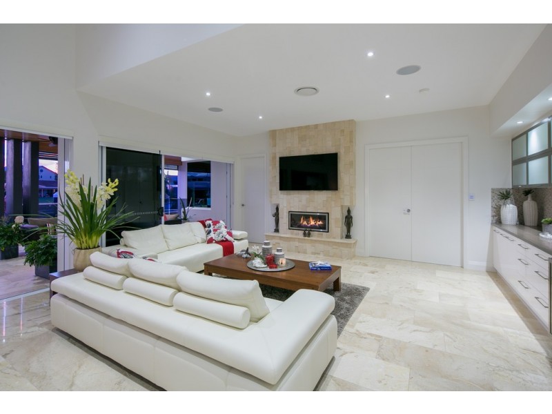 16 ANCHORAGE DRIVE, Raby Bay QLD 4163