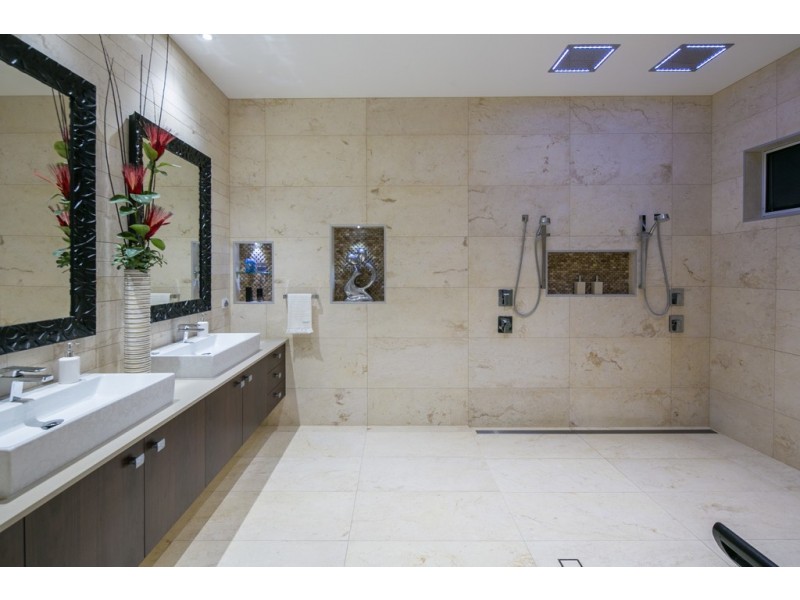 16 ANCHORAGE DRIVE, Raby Bay QLD 4163