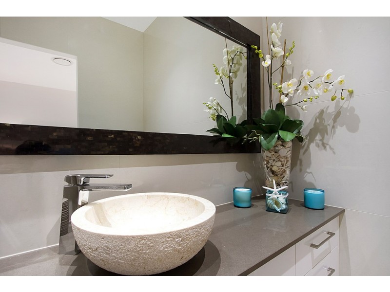 16 ANCHORAGE DRIVE, Raby Bay QLD 4163