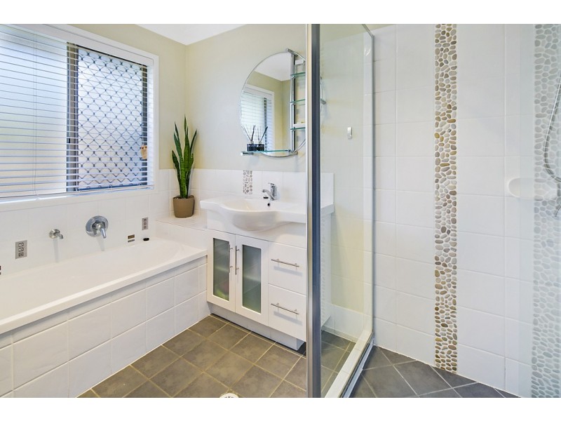 34 Ebony Crescent, Redland Bay QLD 4165