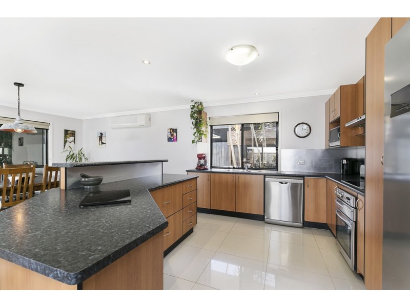 32 Kimbolton Drive, Redland Bay QLD 4165