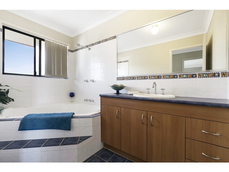 32 Kimbolton Drive, Redland Bay QLD 4165