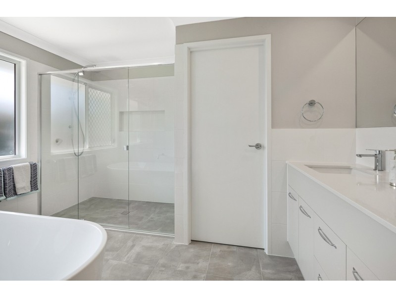 230 Wellington Street, Ormiston QLD 4160