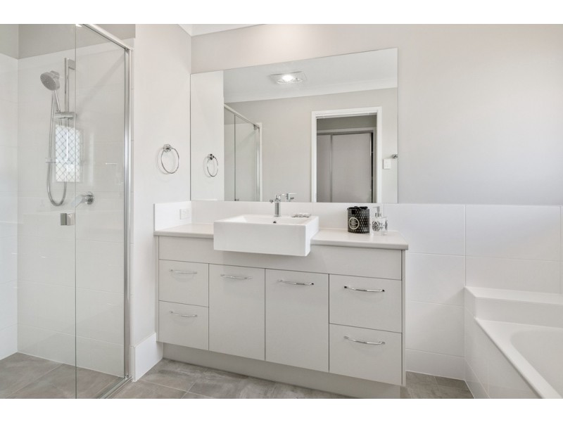 230 Wellington Street, Ormiston QLD 4160