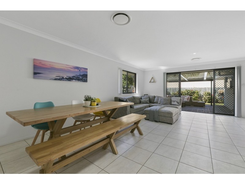 4 Dory Close, Redland Bay QLD 4165