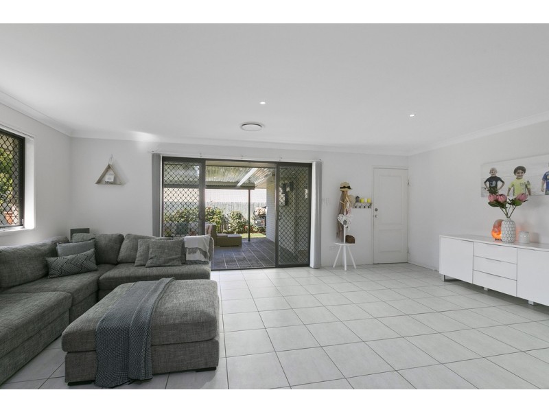 4 Dory Close, Redland Bay QLD 4165